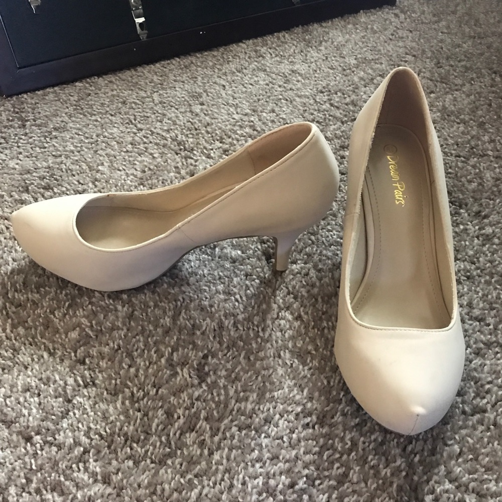 Dream Pairs Cream Heels - Picture 3 of 8